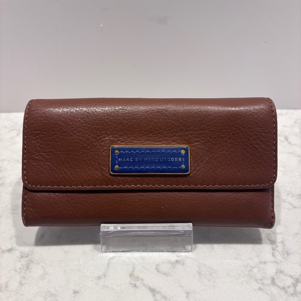 Marc by Marc Jacobs Brown Pebbled Leather Tri-Fold Wallet Blue Logo Plaque